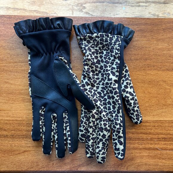 isotoner Accessories - isotoner leopard print women's gloves, S/M, NWOT